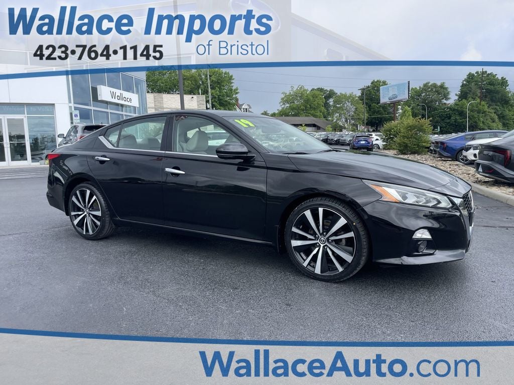 2019 Nissan Altima 2.5 Platinum in Super Black Clearcoat — front three-quarter view