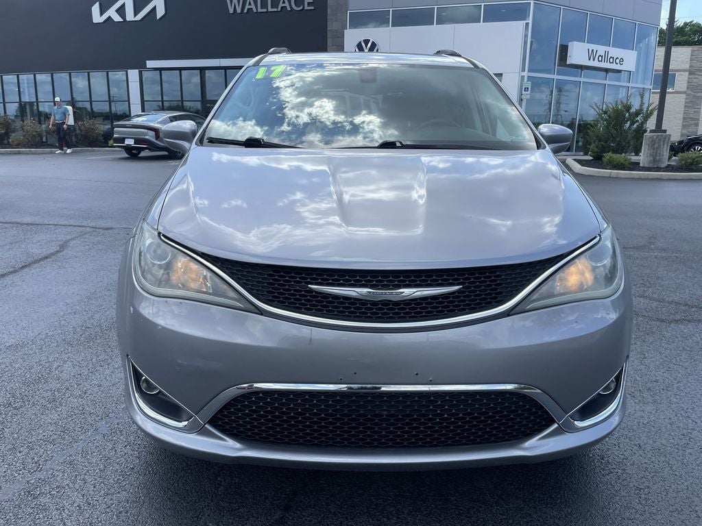 2017 Chrysler Pacifica — side profile view
